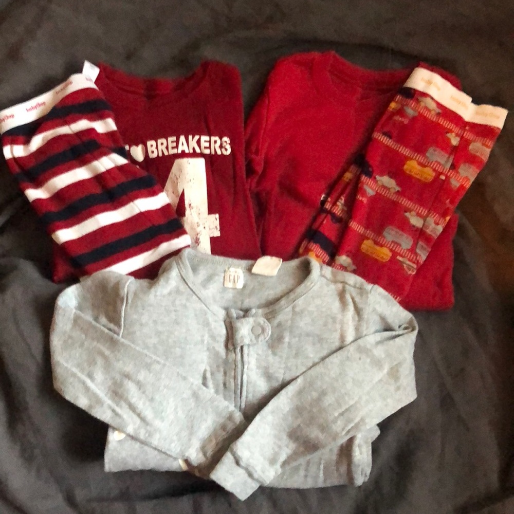 ⚡️Baby Gap PJ’s. 3T⚡️